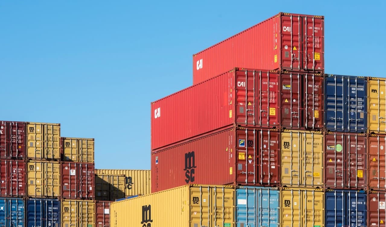 US Freight Rates Increase Amid Peak Season Surcharges and Port Import Surge