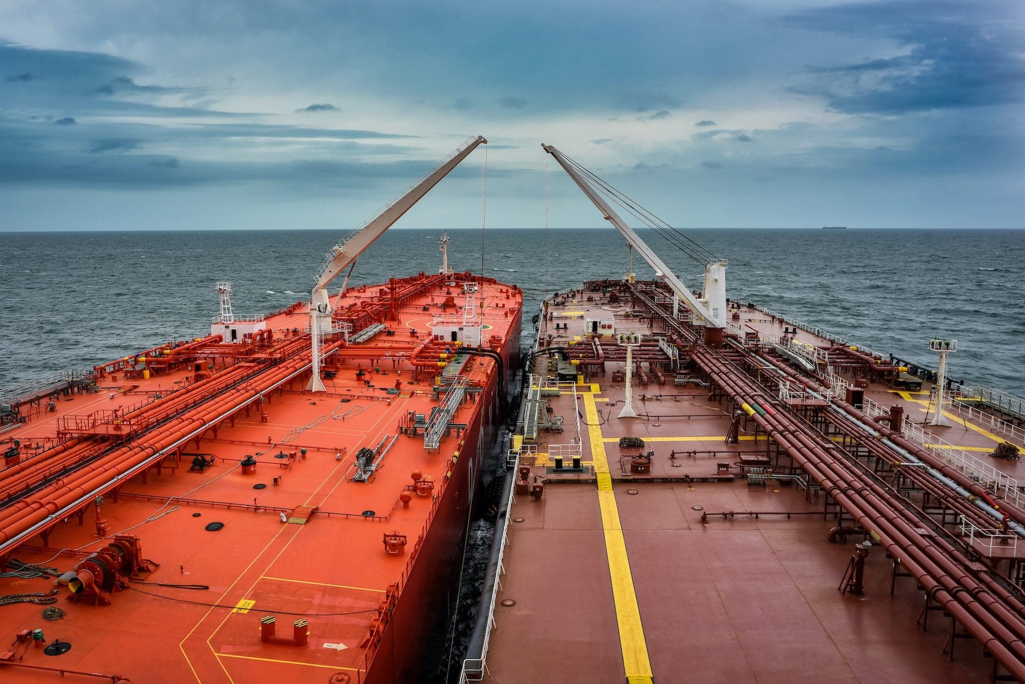 Persian Gulf Oil Transfers Relocate Amidst Strait of Hormuz Congestion