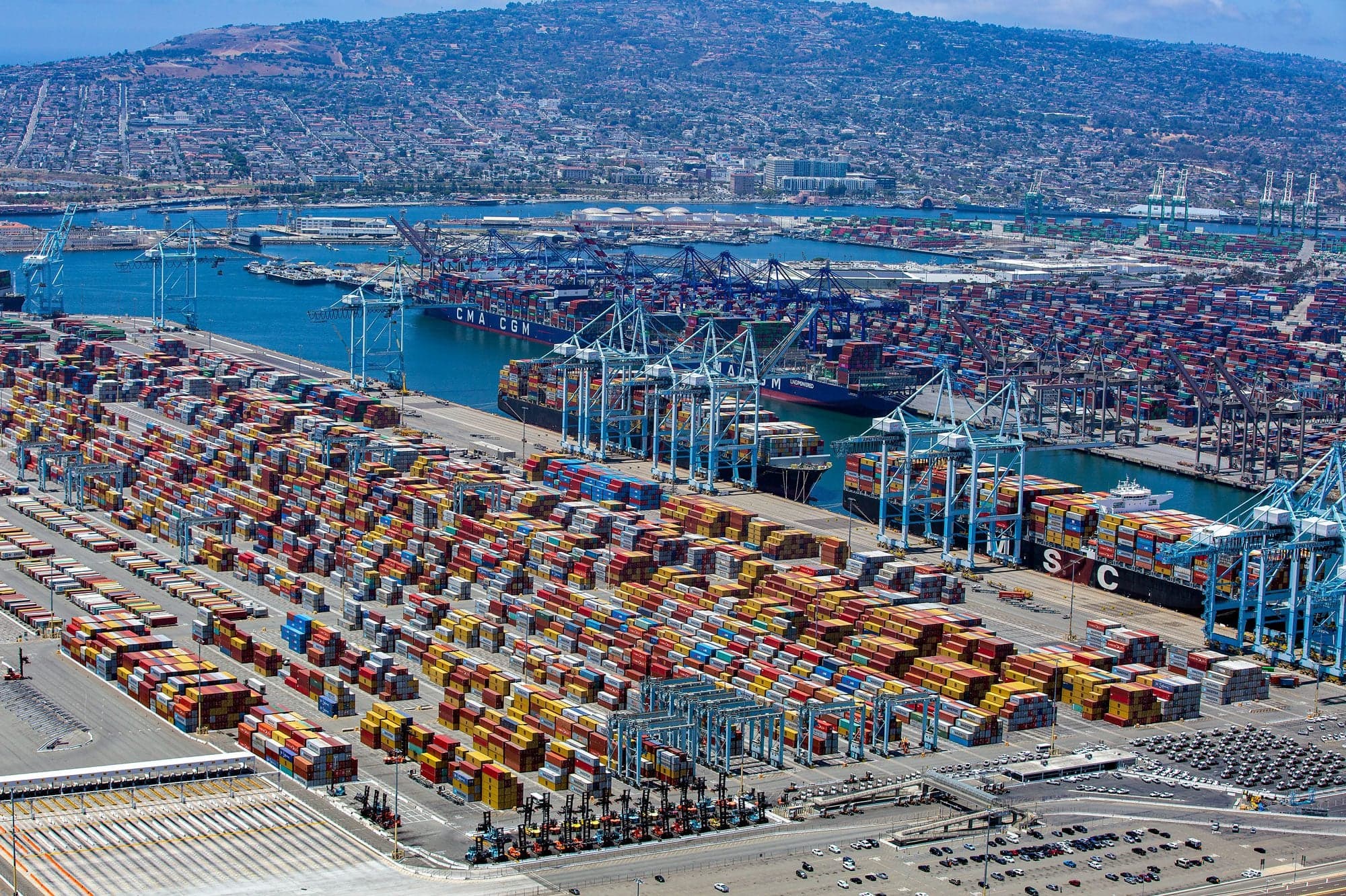 US Importers Benefit from Frontloading Ahead of Reinstated Tariffs