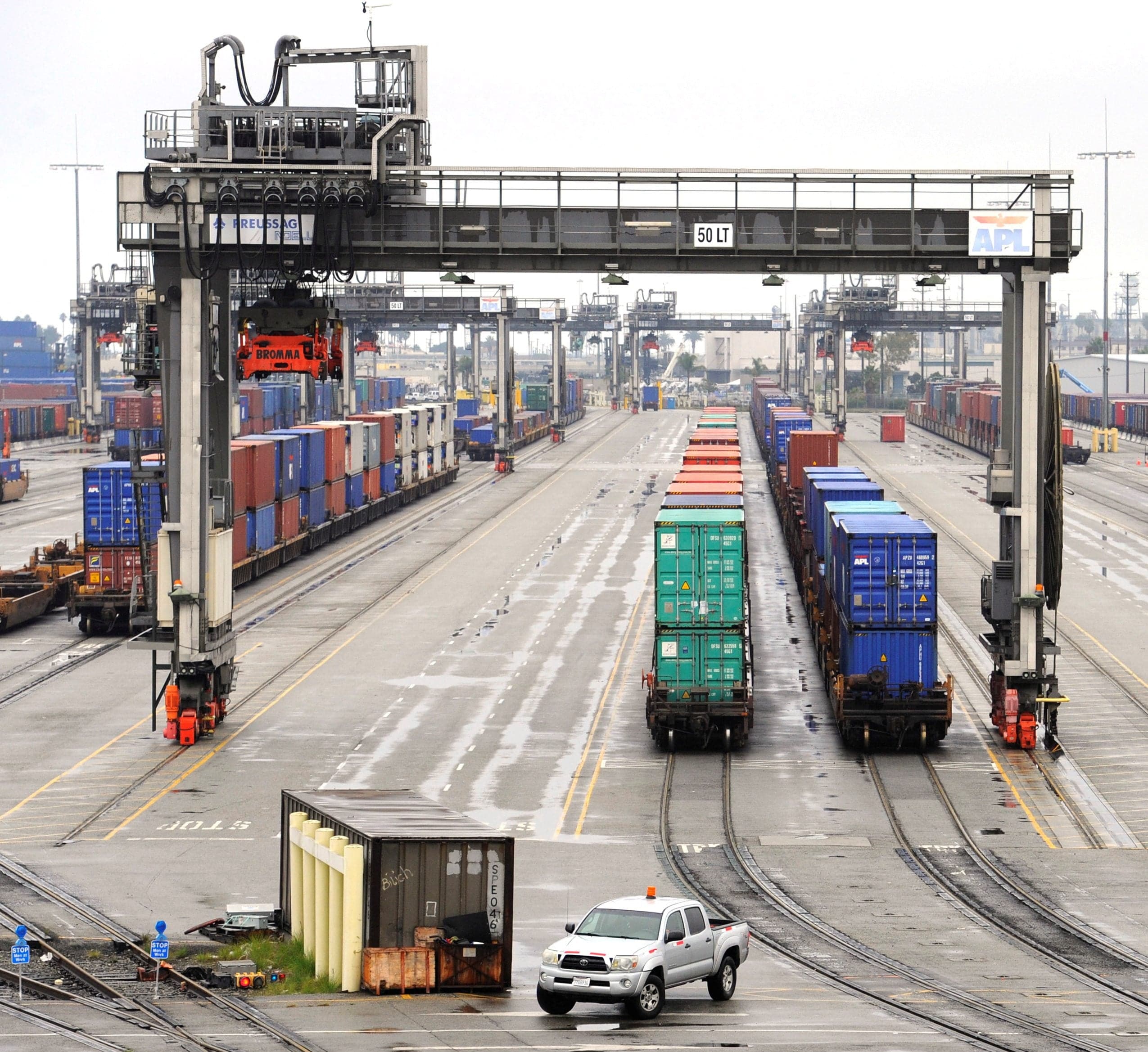Asia-US Container Shipping Rates Surge 109% Amid Middle East Tensions and Demand Increase