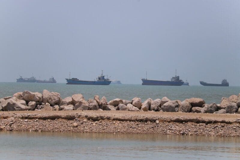 Strait of Hormuz Vessel Traffic Declines Amid Iran-Oman Diplomatic Discussions