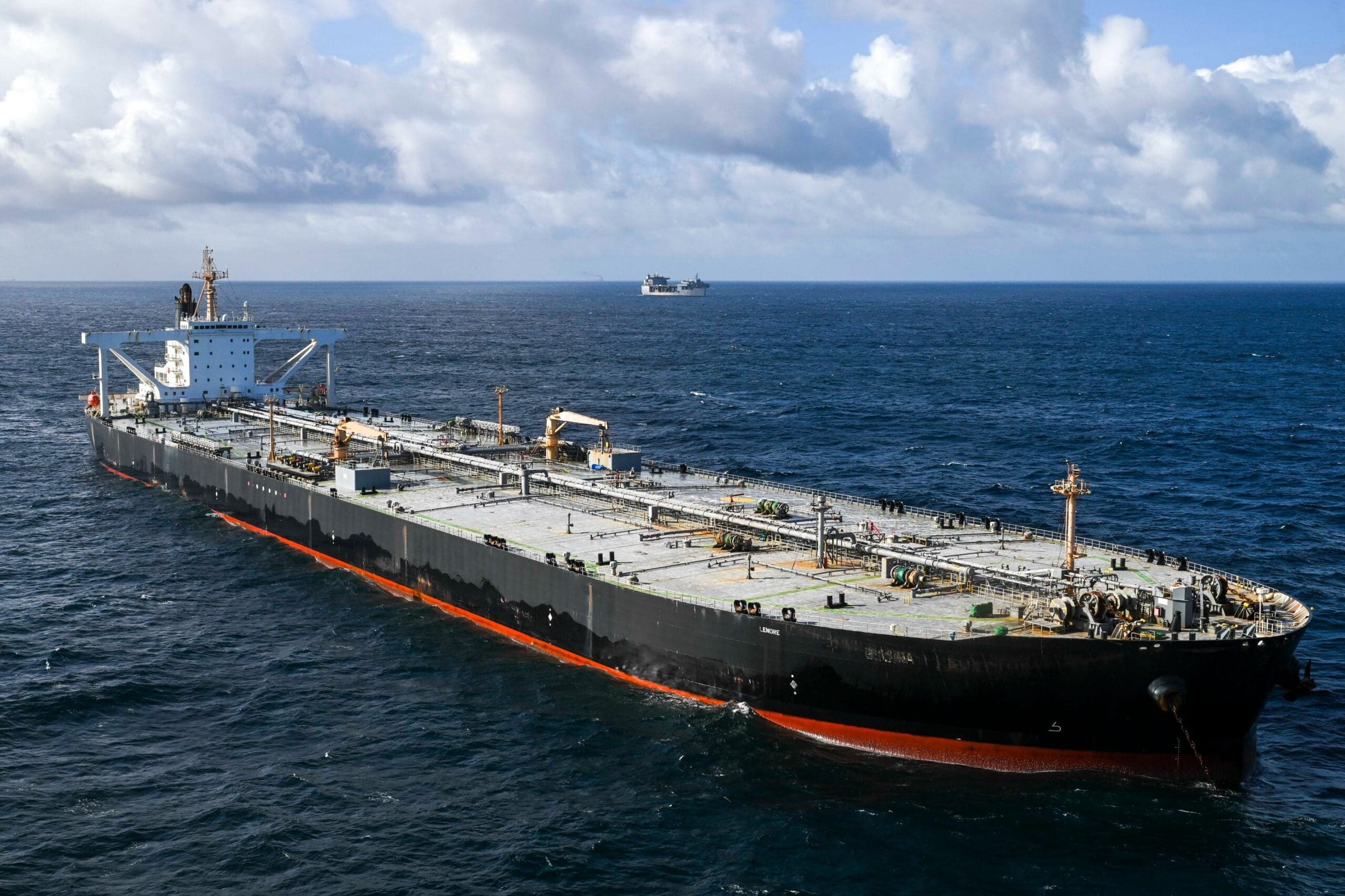 US to Immediately Lift Sanctions on Iranian Oil and Fuel Sales