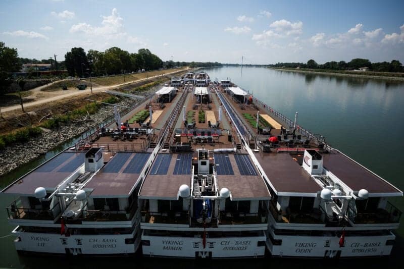 Low Danube Water Levels Disrupt Cruise Operations Near Budapest