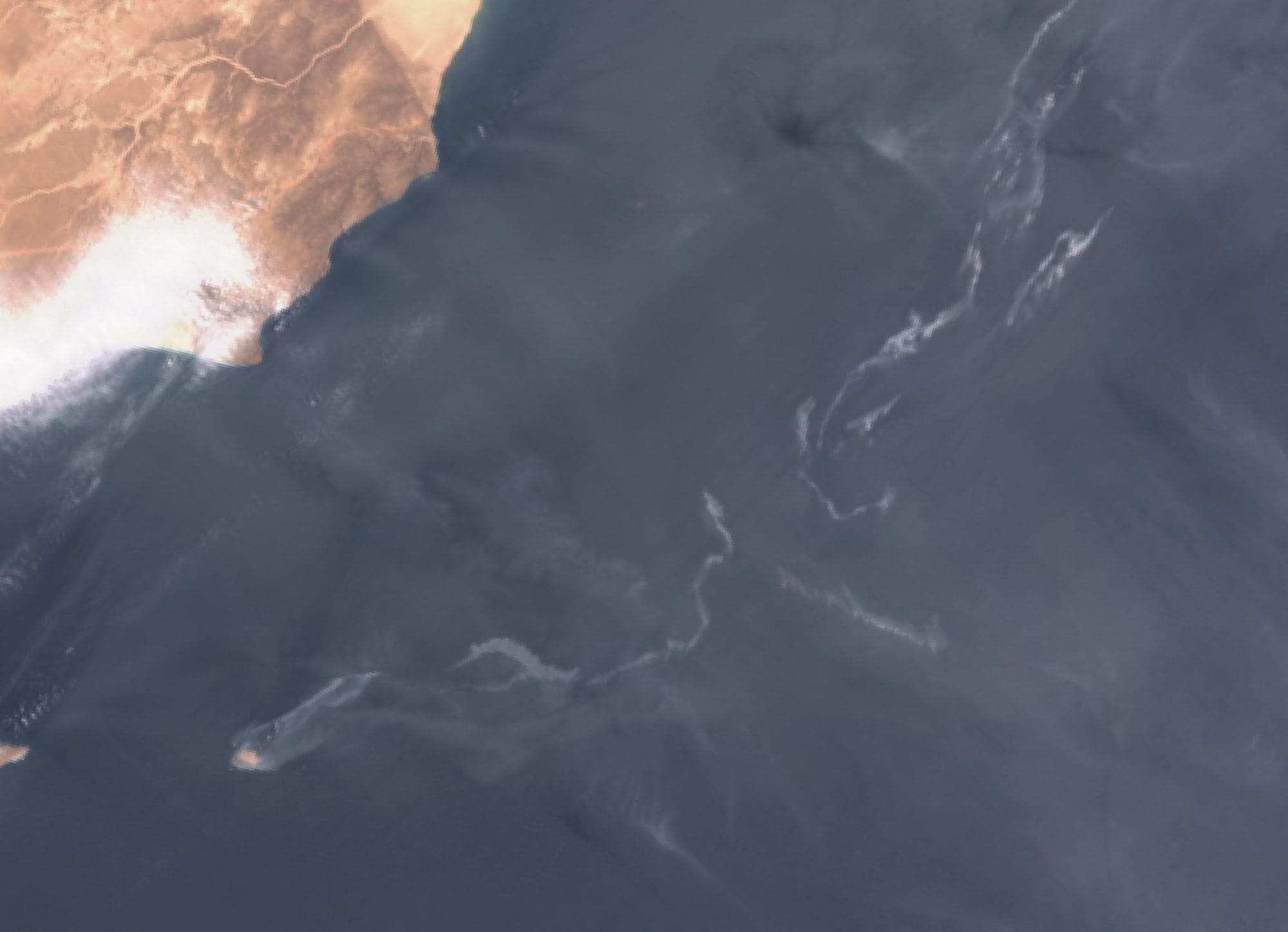 Grounded Shadow Fleet Tanker Causes Major Oil Spill in Gulf