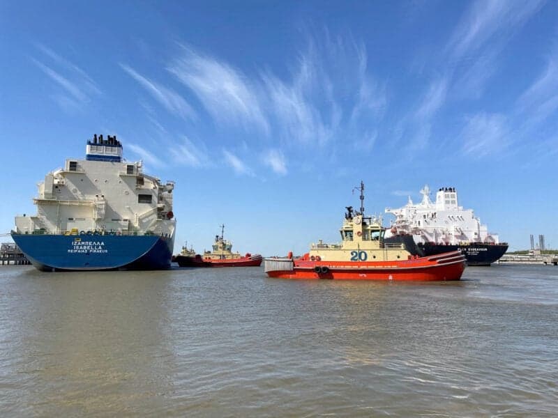US and China Discuss Reducing Tariffs on LNG Ahead of Xi's Visit