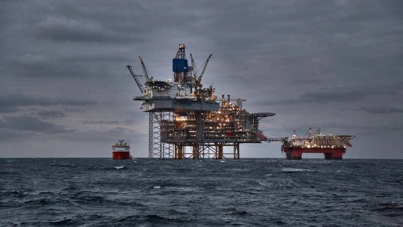 Oil Industry Anticipates Prolonged Market Disruption and High Prices