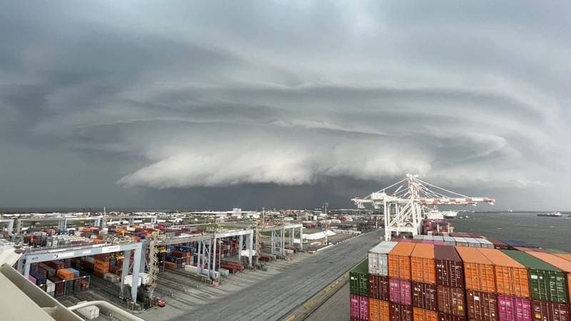 Report Details Four Ship Breakaways at Port of Brisbane During Storm