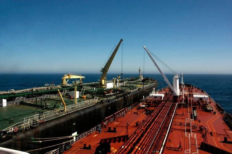 Tanker Shuttles Mitigate Hormuz Oil Flow Disruptions Amid Rising Costs
