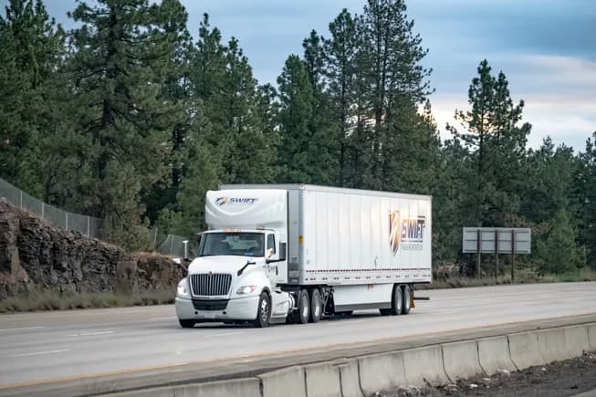 Knight-Swift Reports Strong Q3 Earnings Driven by Truckload Segment Growth