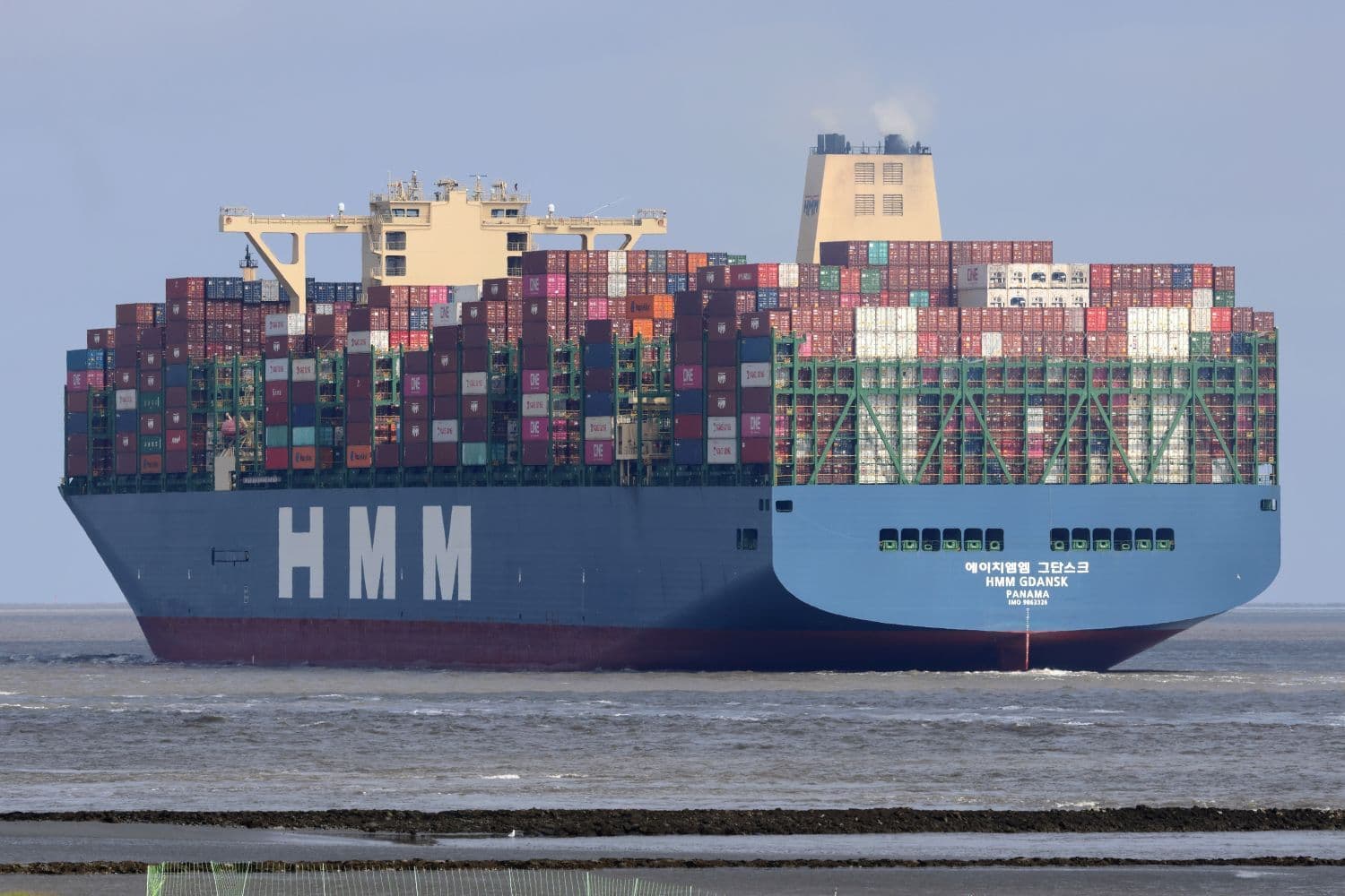 HMM Anticipates Q3 Uncertainty Amid Tariffs and Congestion