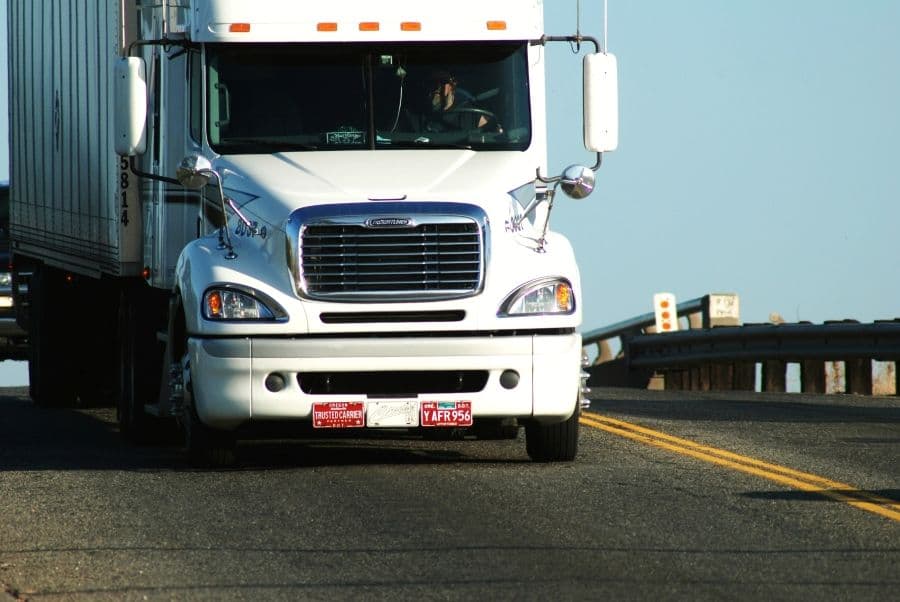 US Shipper-Paid Truckload Spot Rates Decline Amidst Tightening Market