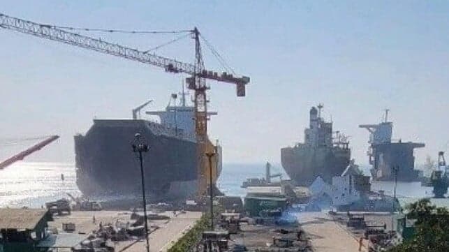 Tanker Stranded Due to US Sanctions While Awaiting Scrapping