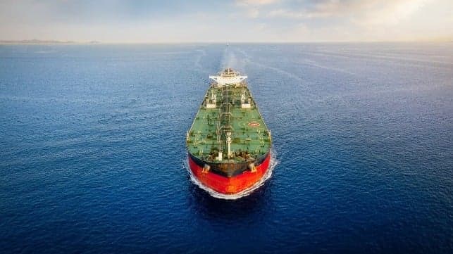 Oil Market Anticipates Shortage if Strait of Hormuz Closes, Oversupply if it Reopens