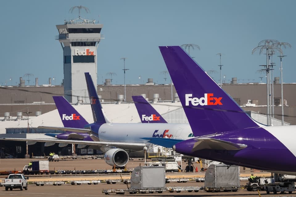 FedEx CEO Dismisses Amazon Supply Chain Services as Limited Threat