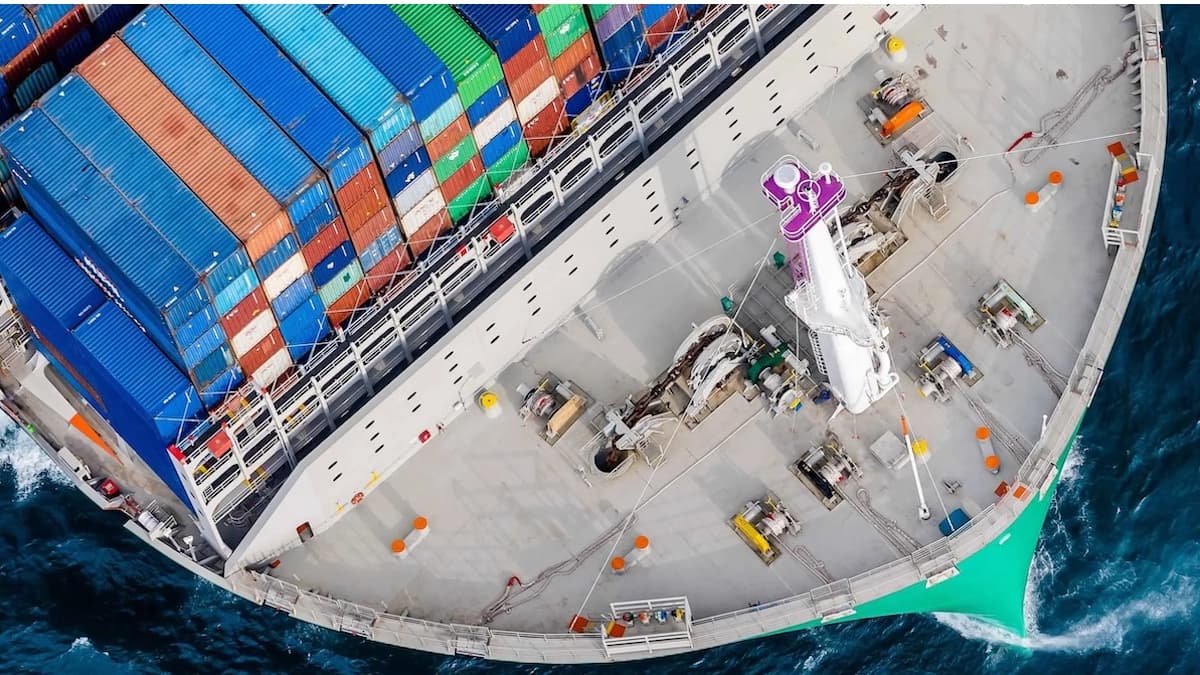 Shipping Service Sees $2,600 Surcharge Hike Amid Peak Season Demand