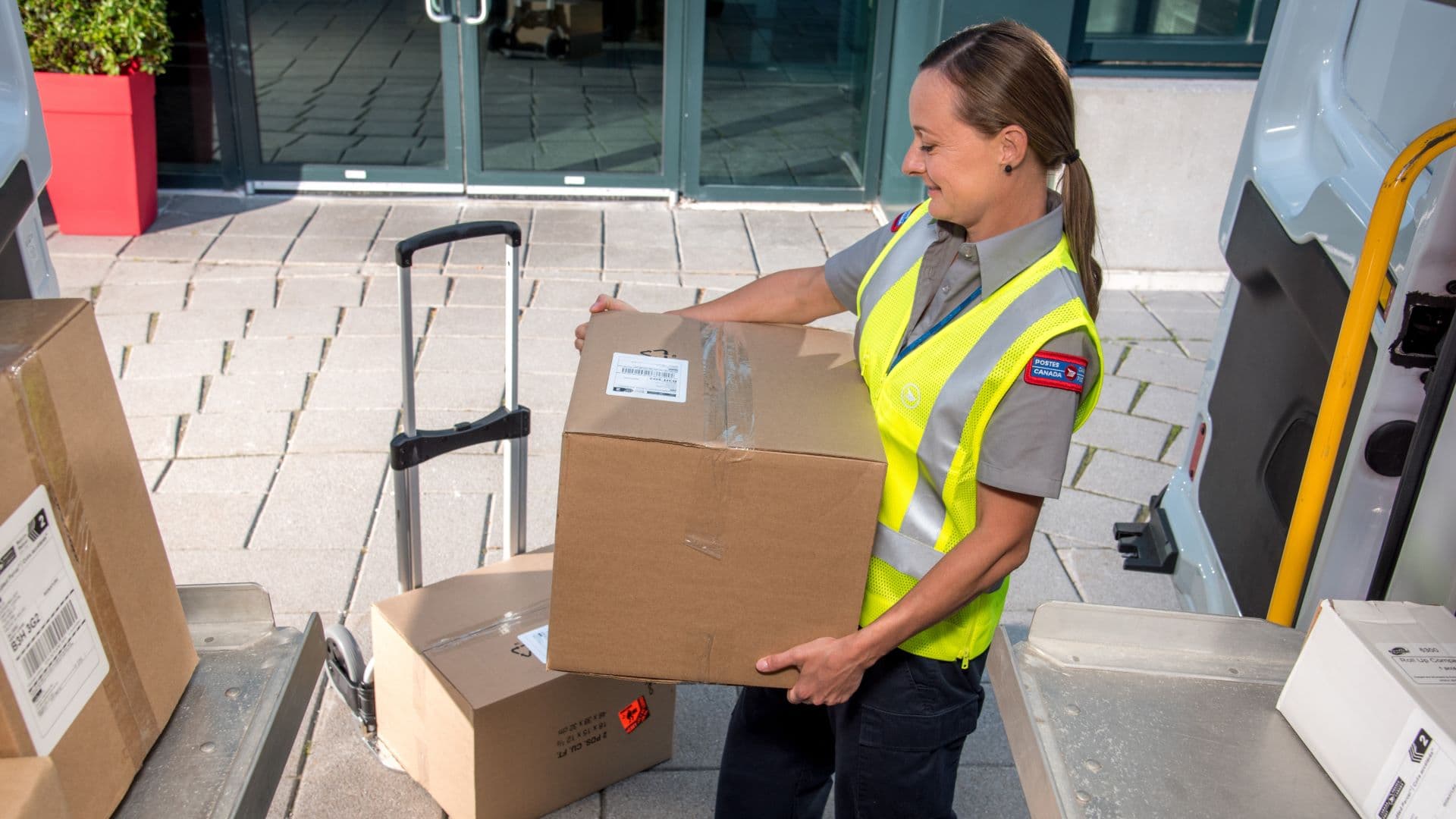 Canada Post Focuses on Pricing and Operations Amidst Parcel Volume Decline