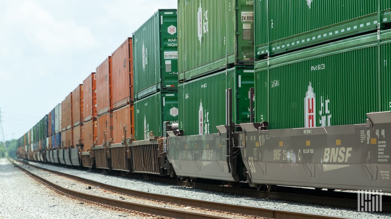 US Intermodal Rail Volumes Rise as Shippers Opt for Rail Over Trucking