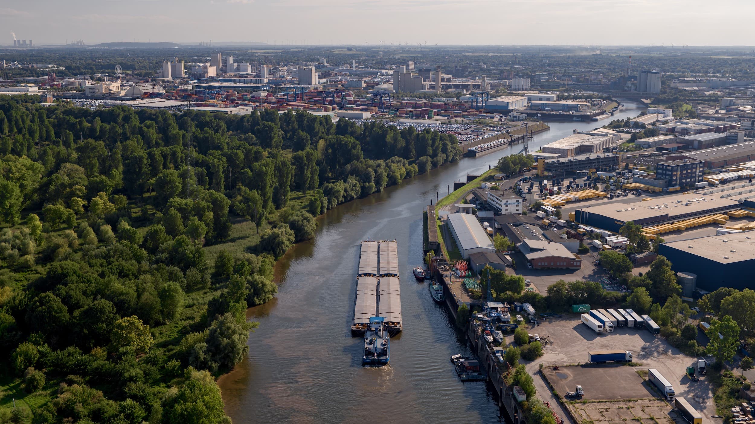 De Jong Shipping Group Acquires Stake in TransMatch for Inland Shipping Expansion
