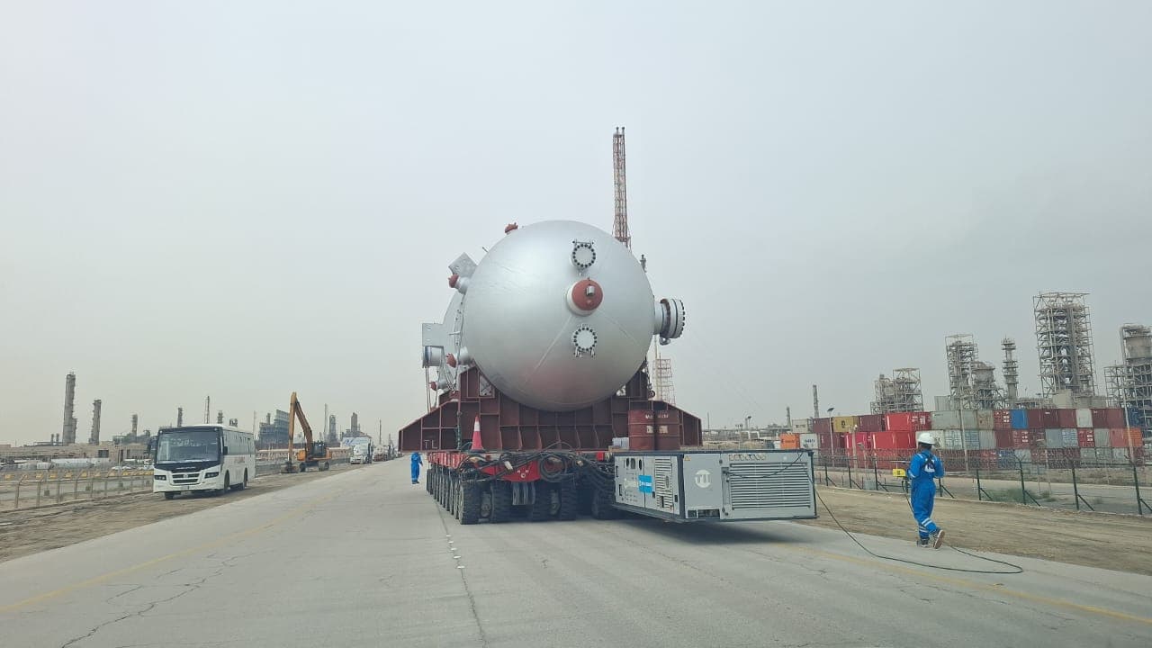 Salts Logistics Transports 420-tonne Reactor in Jubail Using SPMTs
