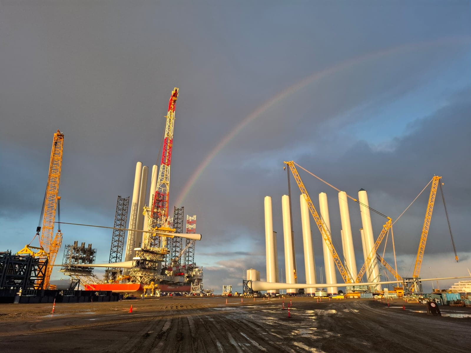 Sarens Mobilizes Heavy-Lift Equipment for Baltic Power Wind Turbine Pre-Assembly