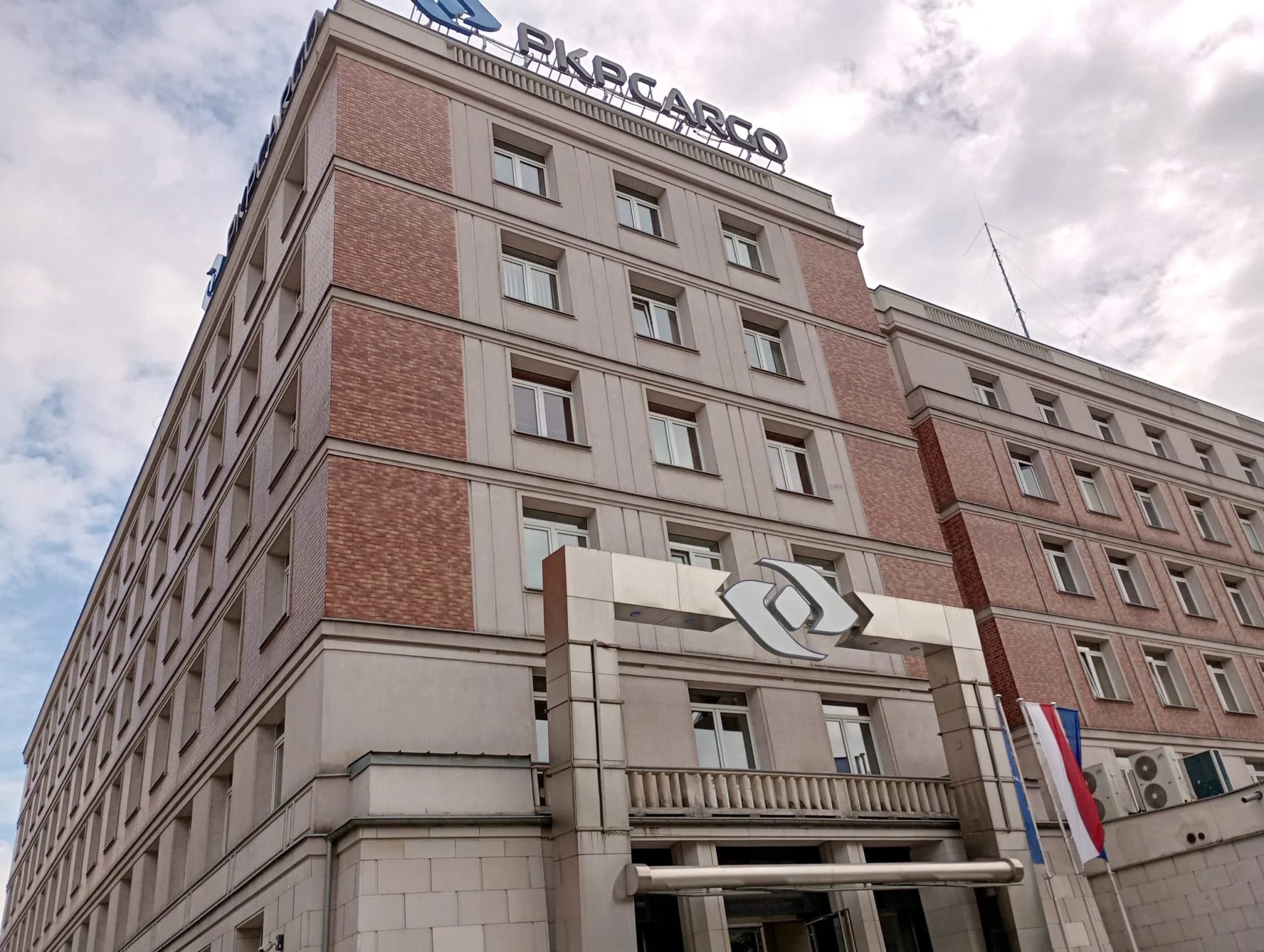 PKP Cargo Management Board Resigns Following Court Ruling on Restructuring
