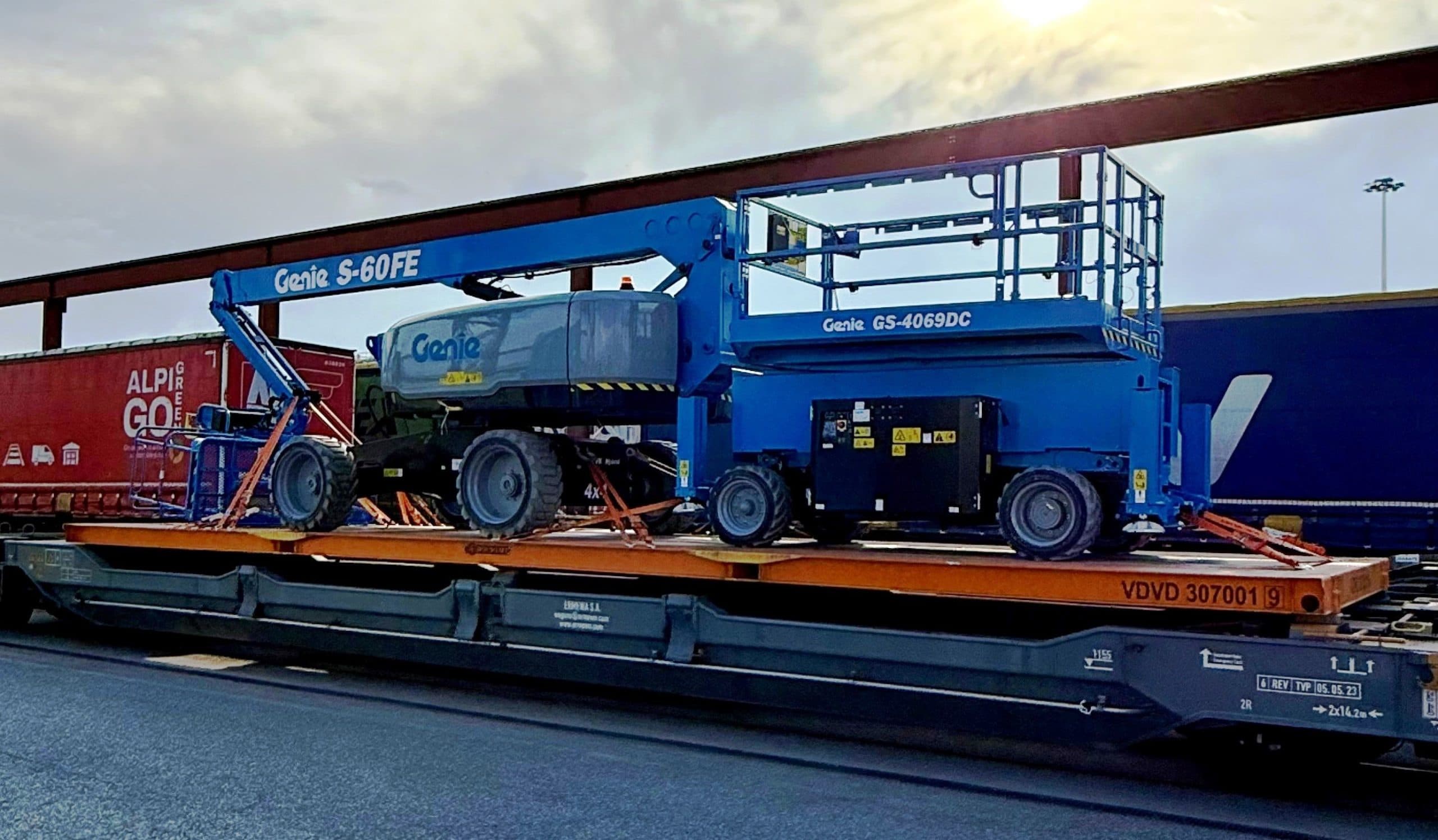 TX Logistik and Van der Vlist Integrate Oversized Cargo on Standard Intermodal Rail