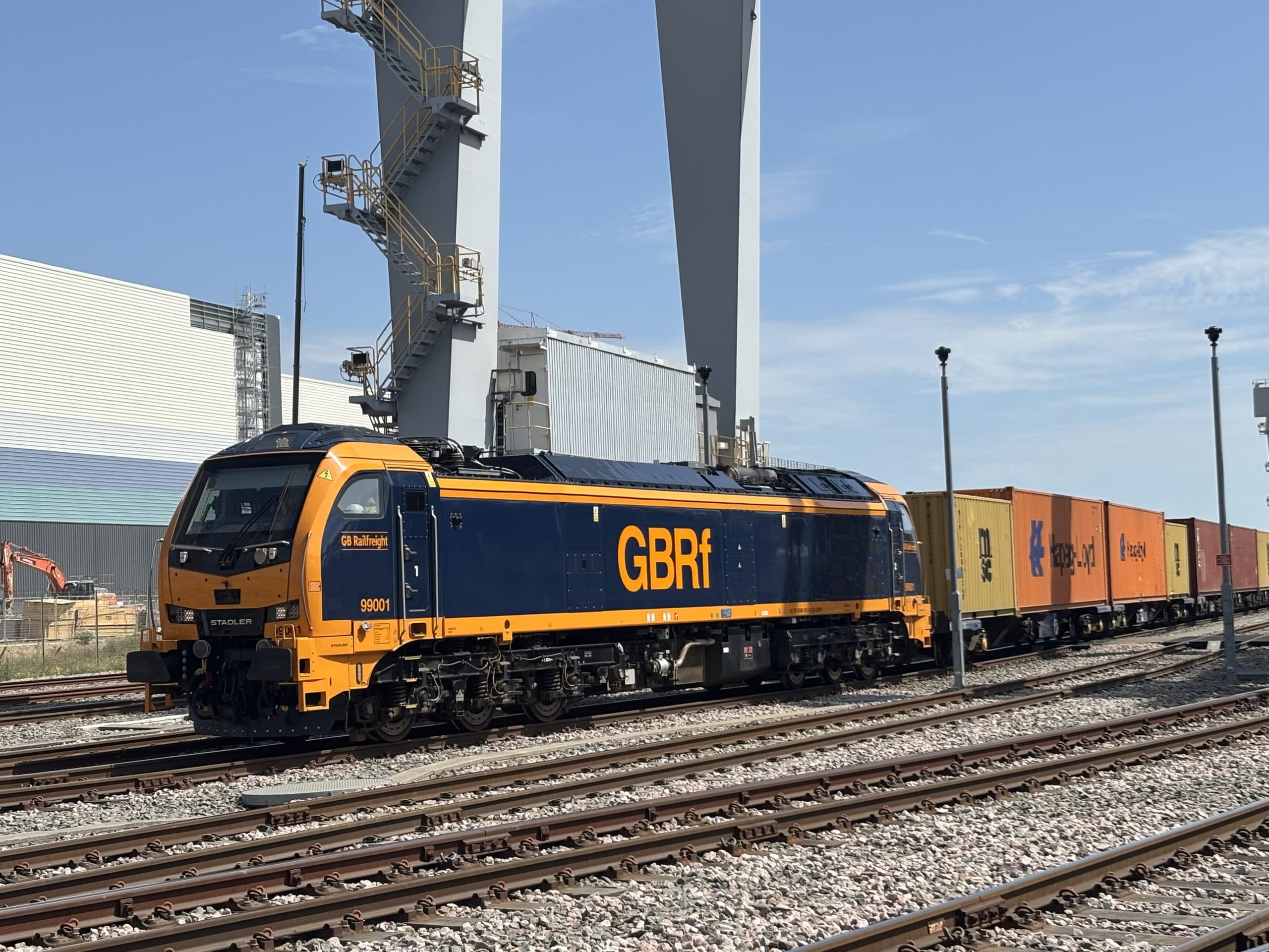 GB Railfreight Launches First Class 99 Electro-Diesel Locomotive in UK Commercial Service