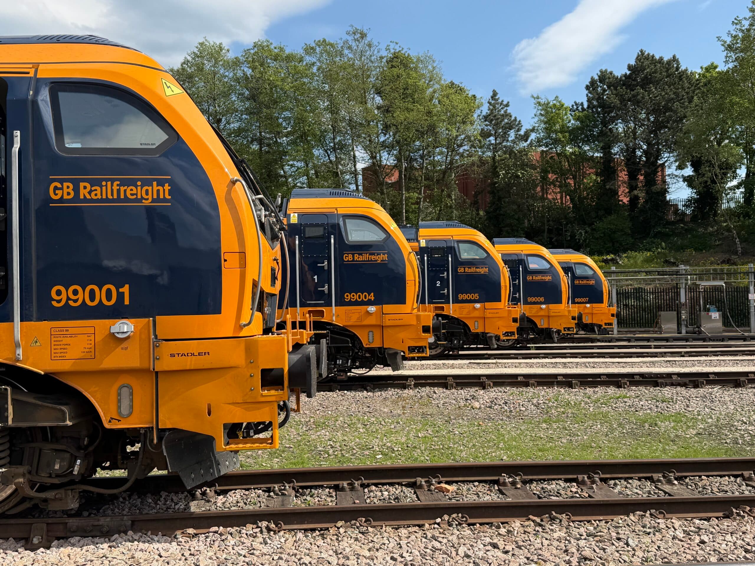 UK Report Advocates Targeted Electrification Over Battery Locomotives for Rail Freight