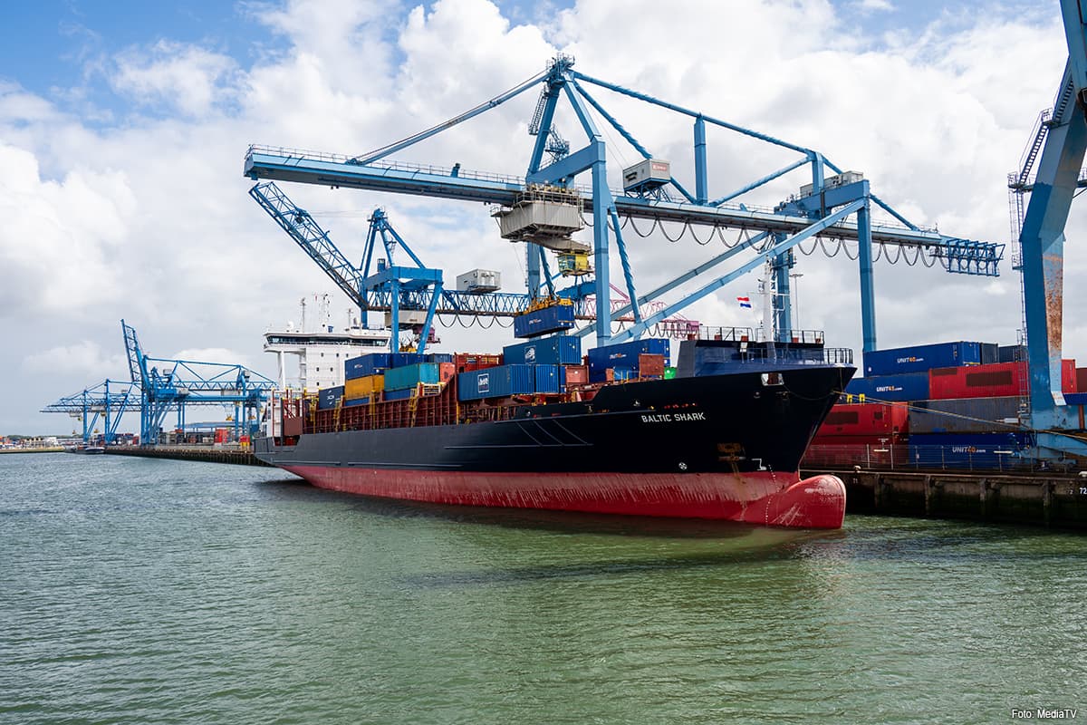 Dutch Port Workers Strike in Rotterdam, Amsterdam, and Zeeland