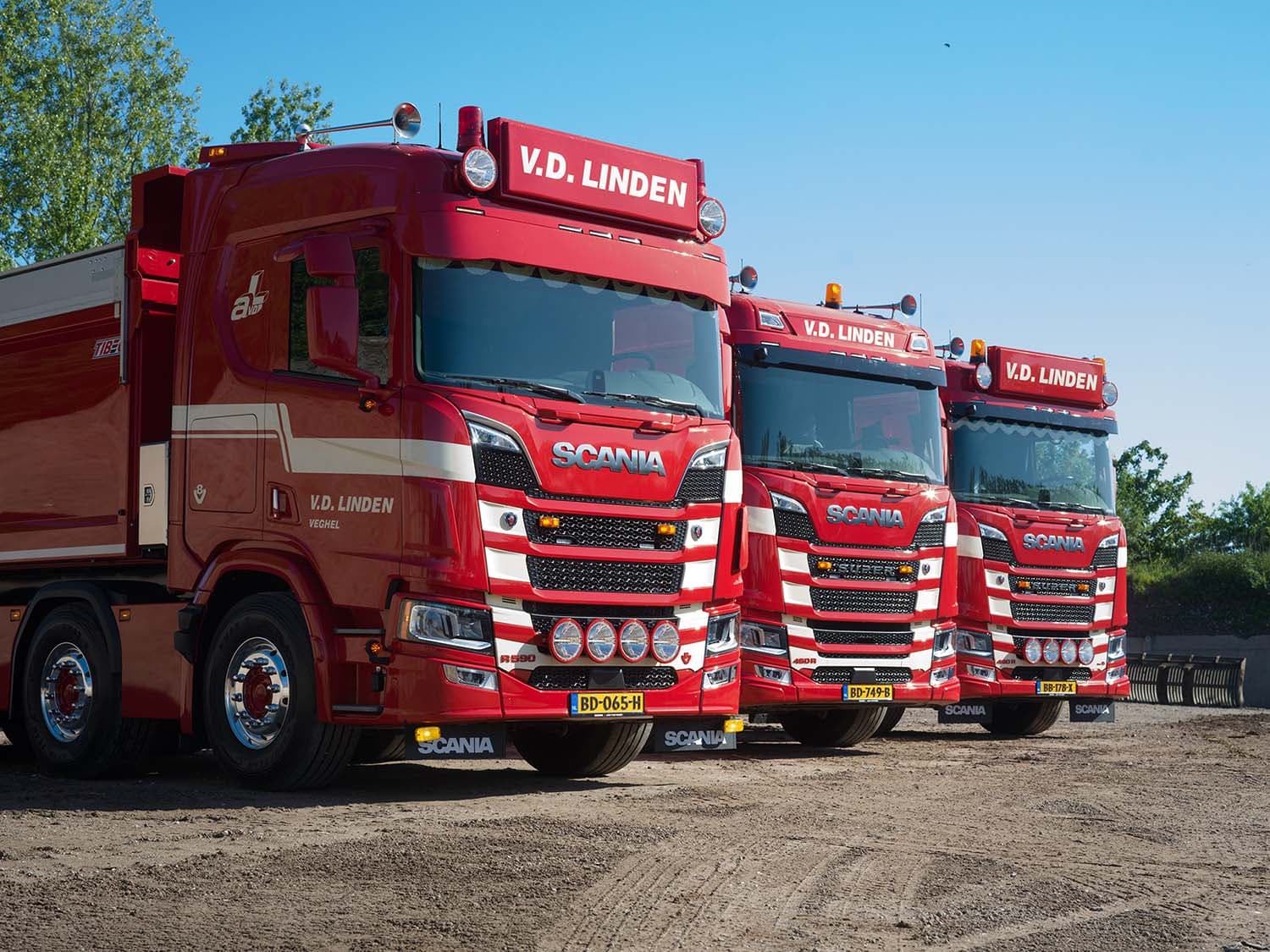 Van der Linden Grondwerken Expands Fleet with Three New Scania Trucks