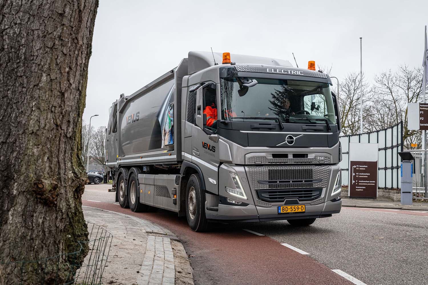 Venus Containers Deploys Electric Volvo FM for Urban Waste Collection