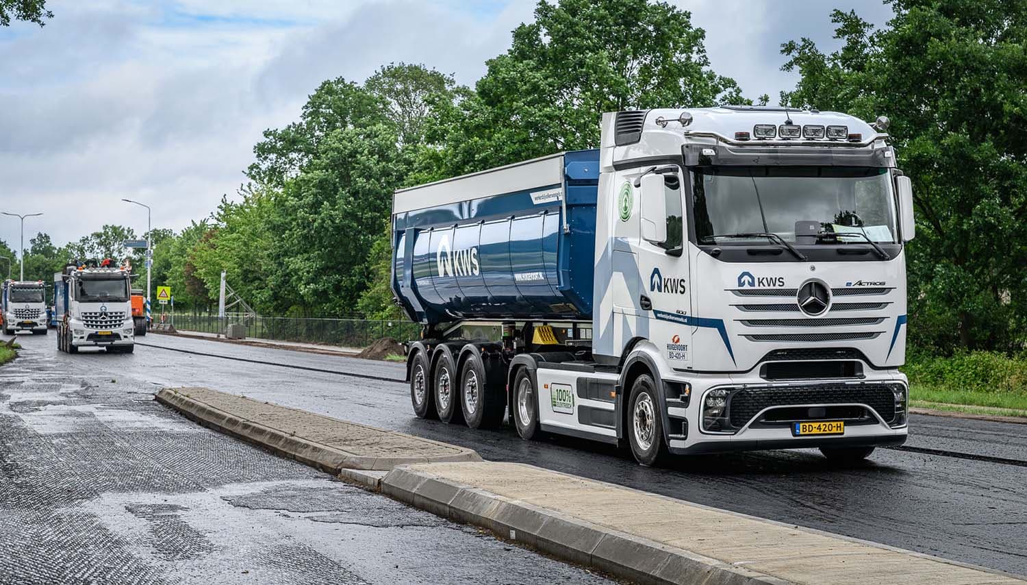Huigevoort and KWS Infra Deploy Electric Mercedes-Benz eActros 600 for Asphalt Transport