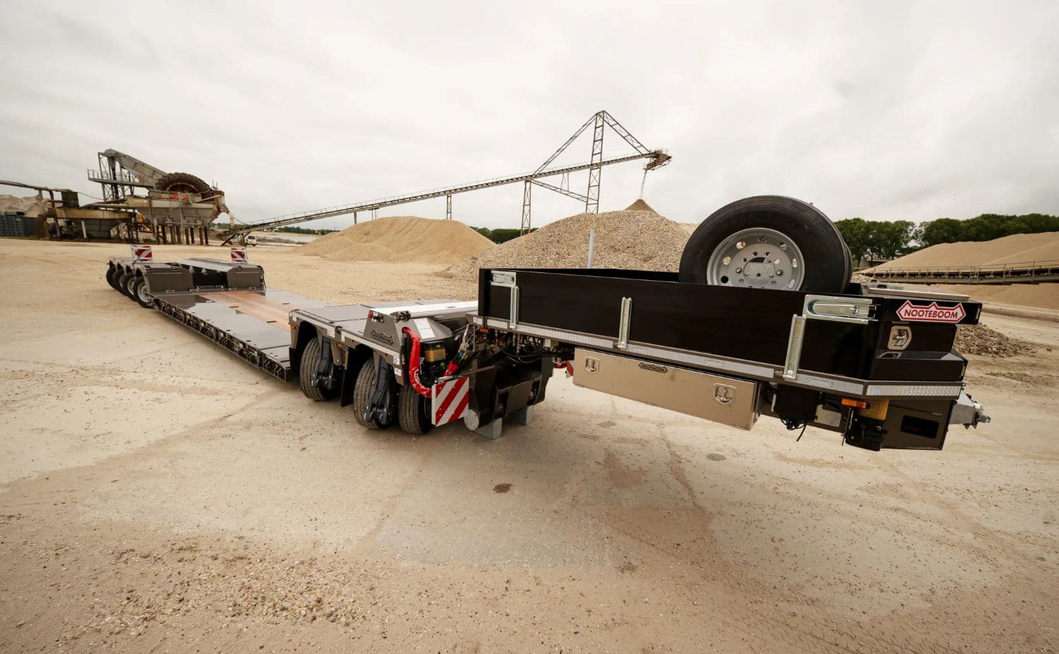 Nooteboom Unveils New 2+4 EURO-PX3 Low-Loader for Heavy Special Transport