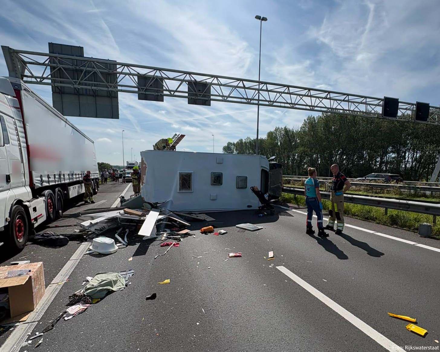 A27 Highway Near Gorinchem Closed After Multi-Vehicle Accident