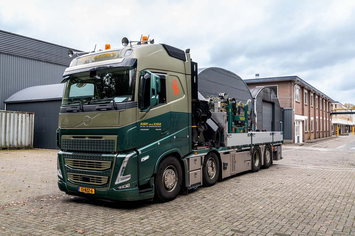 Albert van de Scheur Deploys First Electric Palfinger Crane on Volvo FH 500