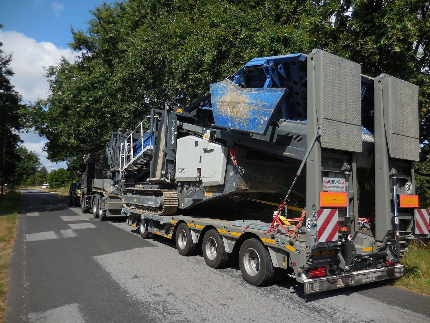 German Police Halt Overloaded Oversized Transport Twice in Three Days
