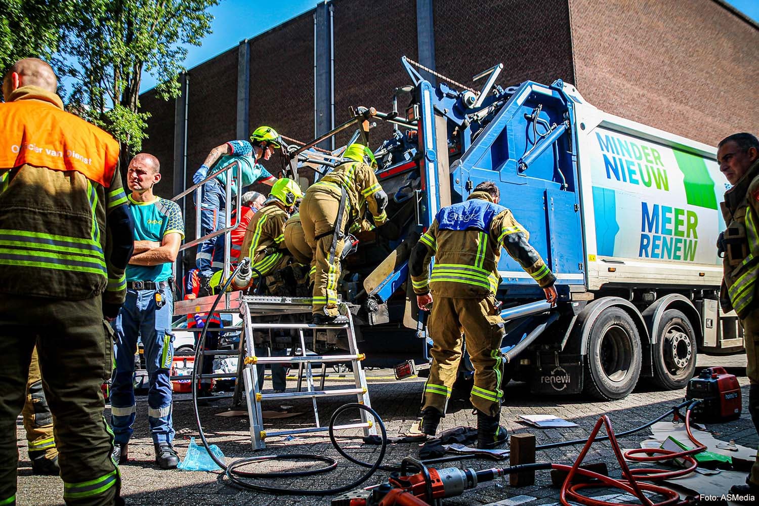 Individual Trapped in Waste Compactor of Refuse Truck in Rotterdam