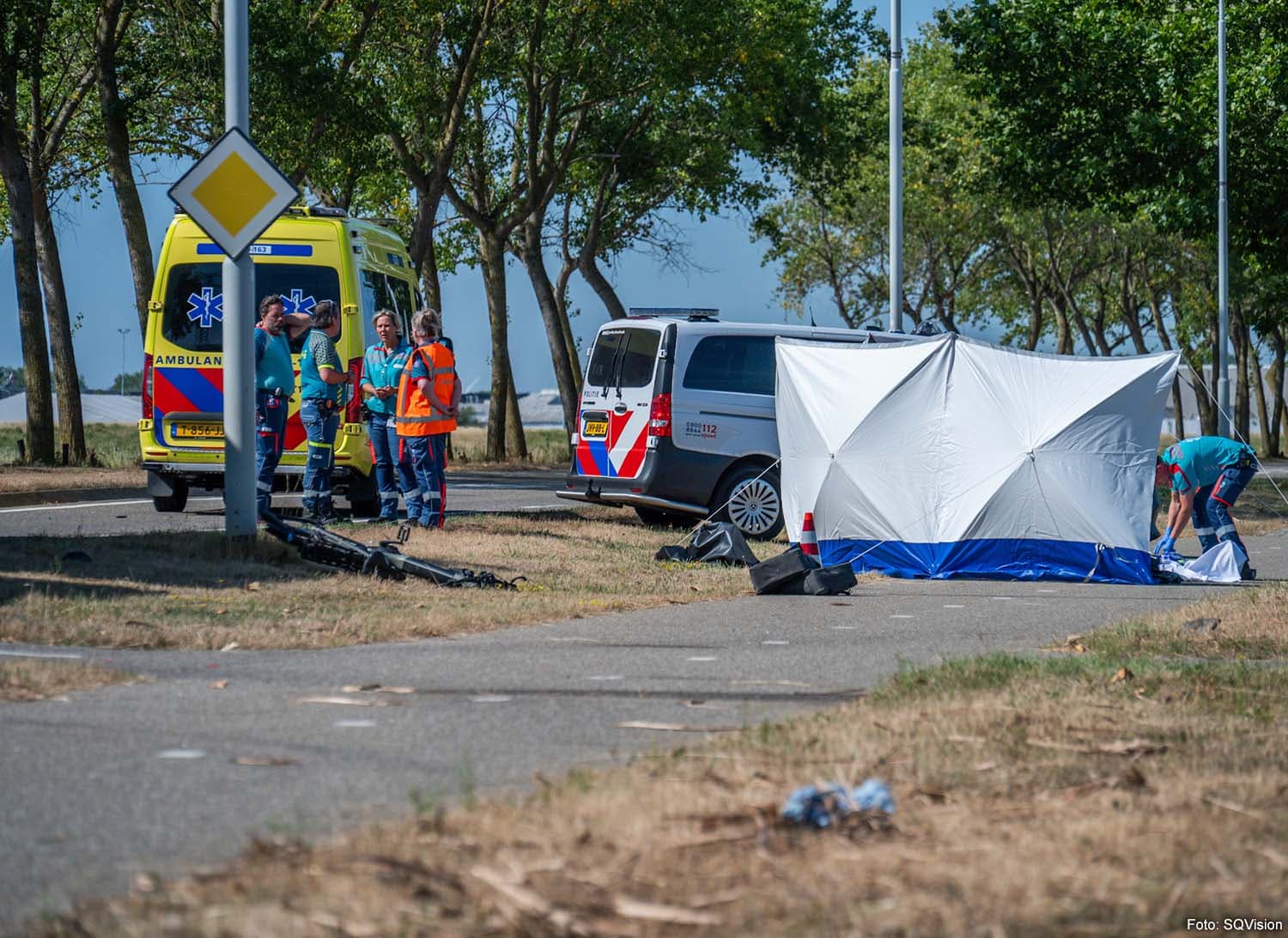 Fatal Collision: Cyclist Dies After Truck Accident in Moerdijk