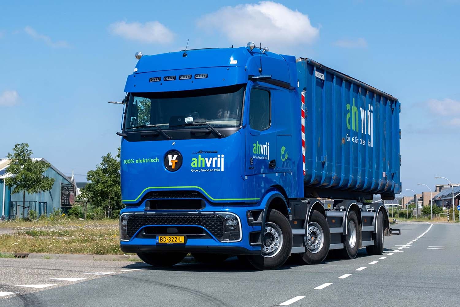 Mercedes-Benz eActros 600 Converted to 41.5-Ton Electric 8x2 Truck