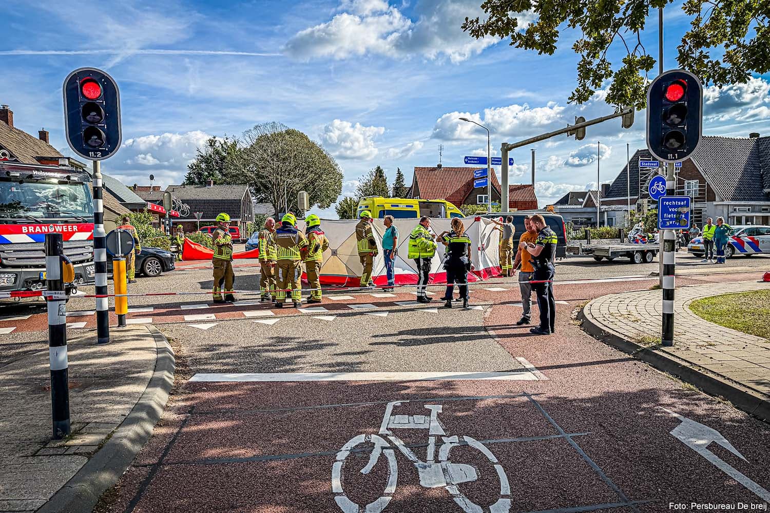 Cyclist Dies in Huissen Truck Accident; Driver Reports to Police