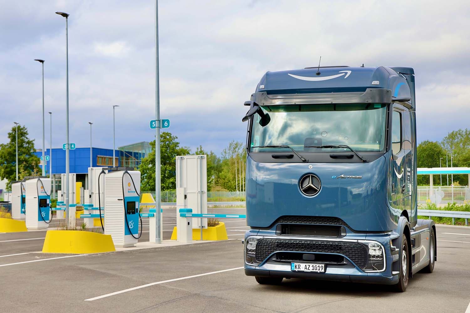 Shell and Amazon Launch EV Truck Fast-Charging Hubs in Germany