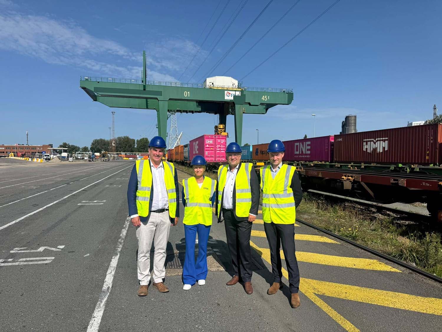 Antwerp-Bruges Port Funds 10 Projects to Reduce Peak Hour Truck Traffic