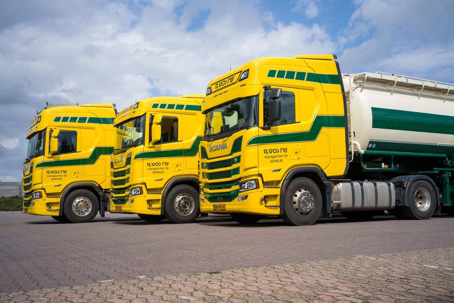 R. Vos Transporten Expands Fleet with Three New Scania 460R Trucks
