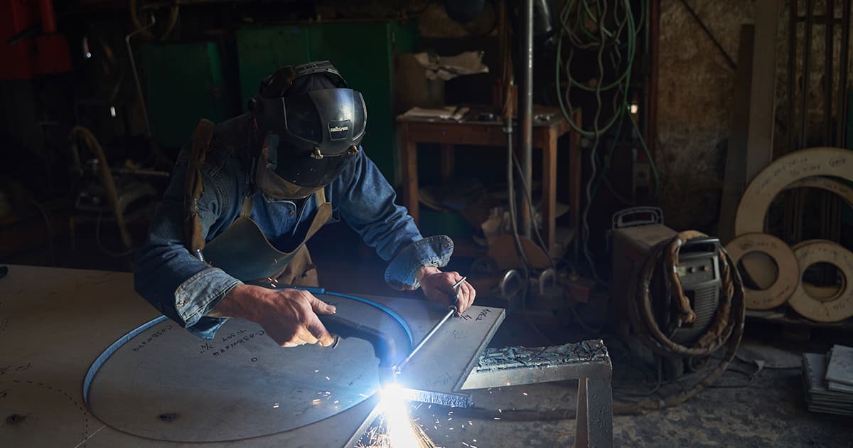 Mexico's Export Growth Threatened by Potential Trump Tariffs and Supply Chain Issues