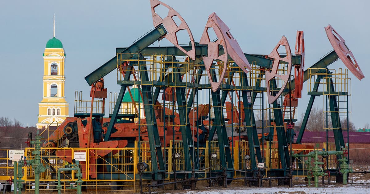 Russia Considers Limiting Diesel and Jet Fuel Exports Amid Refinery Attacks