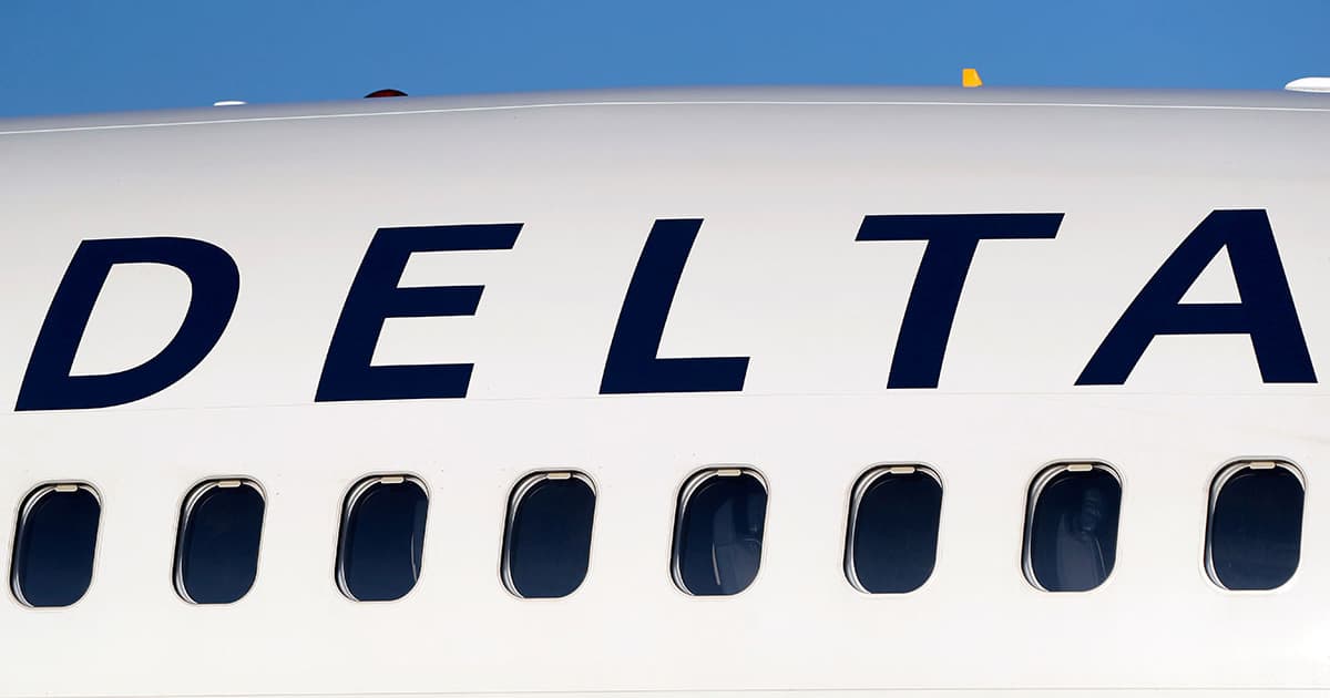 Delta Flight Reports Firework Strike Above Chicago During Holiday