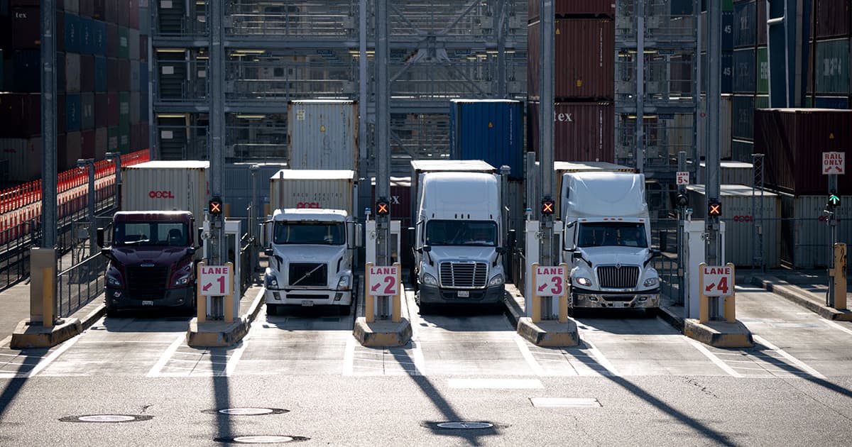 US Port Volumes Show Mixed Trends in July Amid Capacity Constraints