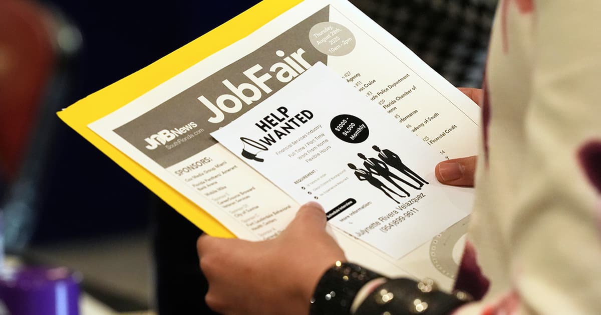 US Job Market Gains 162,000 Positions, Revisions Add to Previous Months
