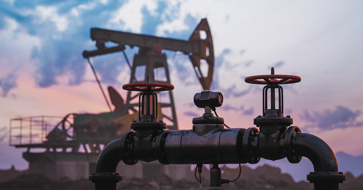 Oil Prices Decline as Vessel Traffic Increases Through Strait of Hormuz