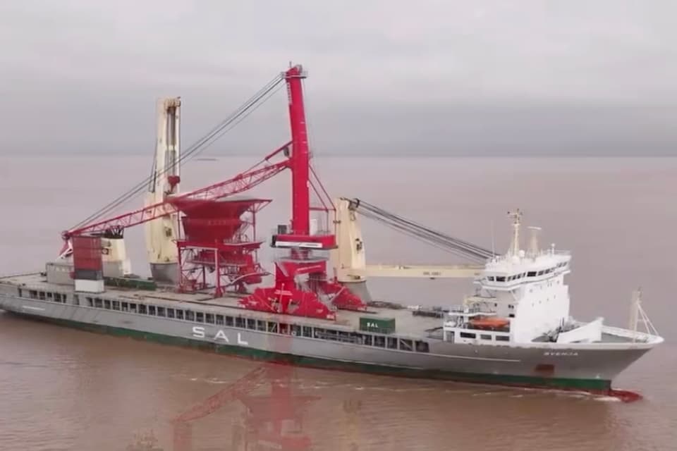 Bristol Port Enhances Bulk Handling with New Liebherr Crane